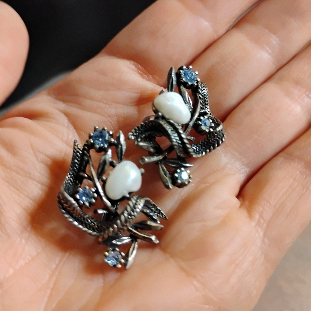 Vintage Coro Sorrento‎ Baby Tooth Pearl Blue Rhinestone Clip On Earrings
